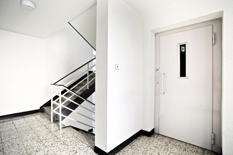 Private Apartment *